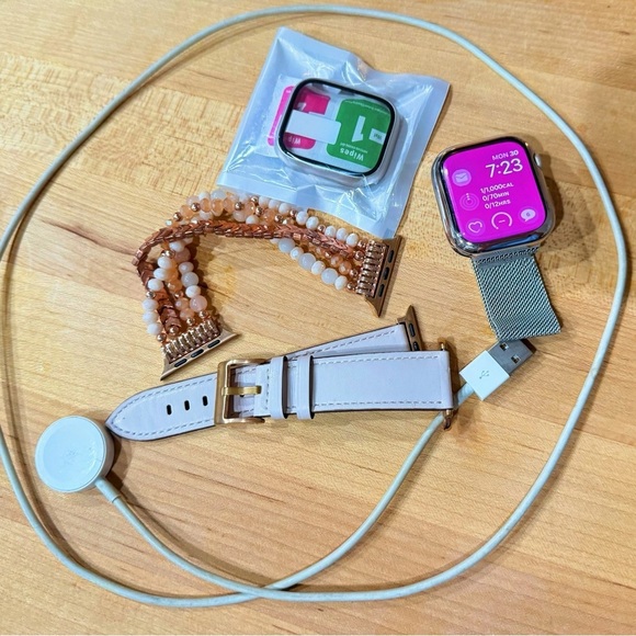 Apple Other - Apple Watch Series 8 (45mm, GPS) + EXTRAS